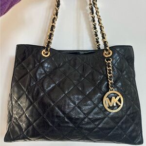GUC✨Michael Kors Savannah Black Quilted Shoulder Bag with Gold Accents